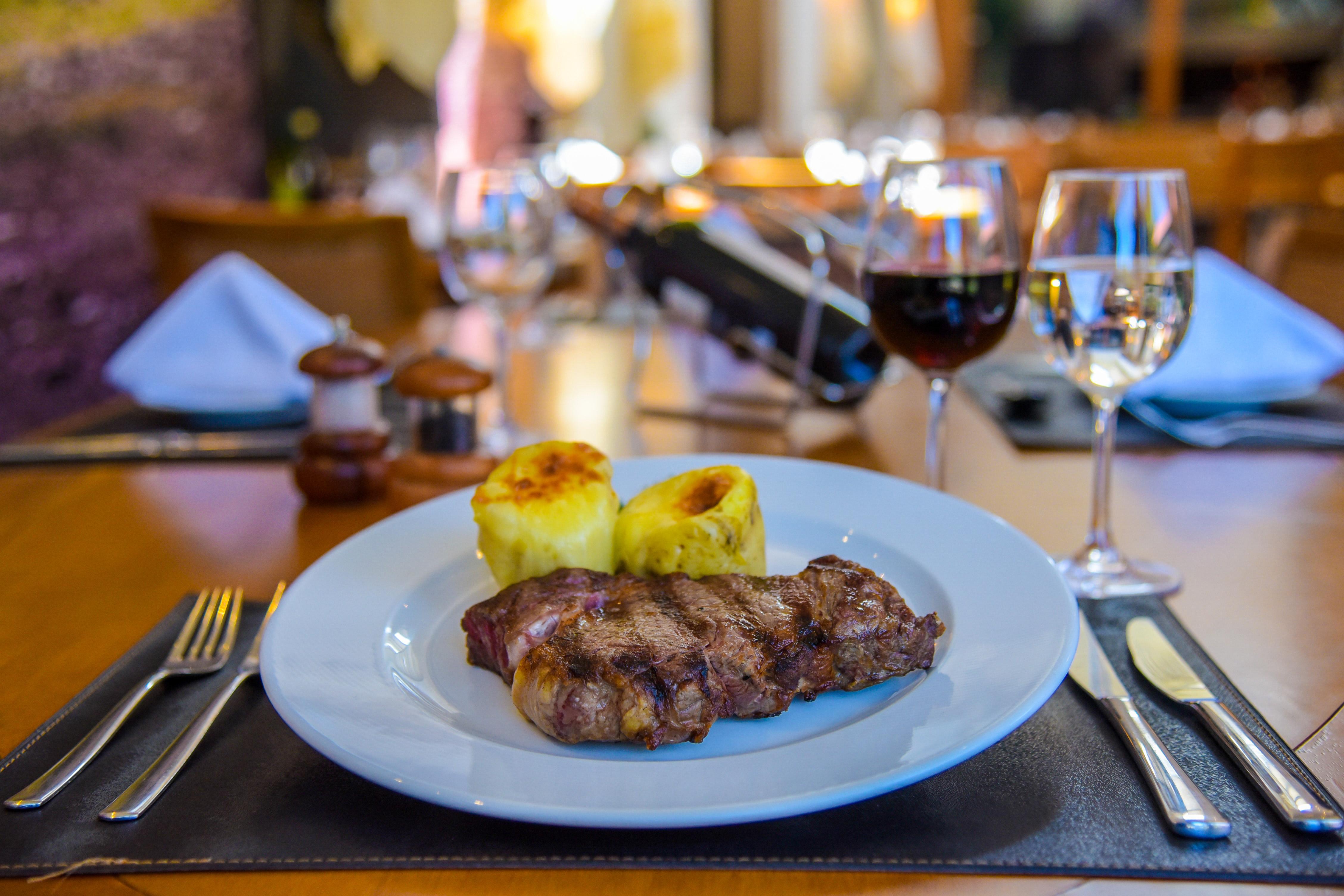 גראמדו Wish Serrano Resort מראה חיצוני תמונה A steak with baked apples