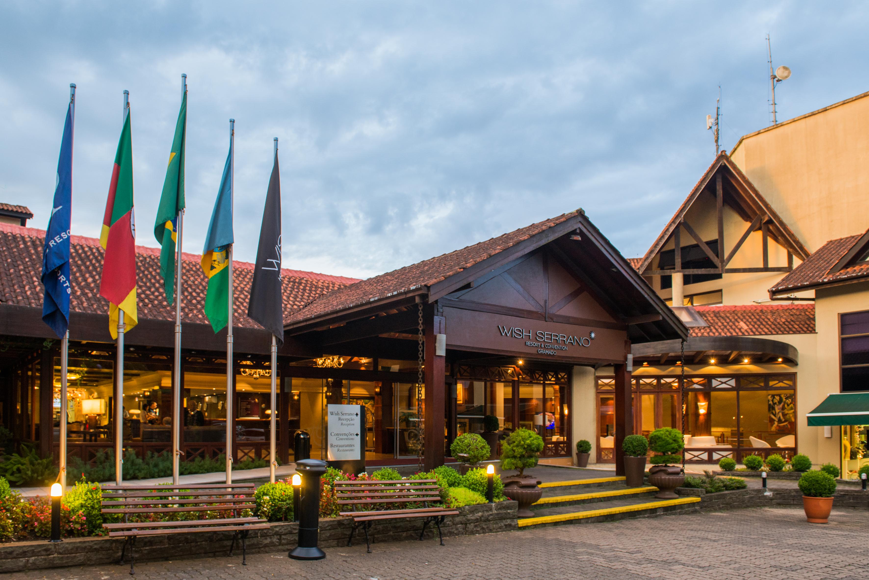 גראמדו Wish Serrano Resort מראה חיצוני תמונה The entrance of the hotel